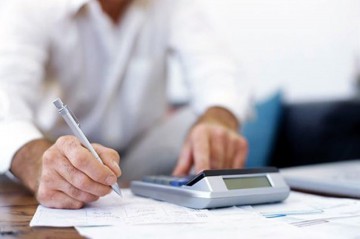 Premierul spune că nu se reduc bugetele de la Educaţie şi Sănătate